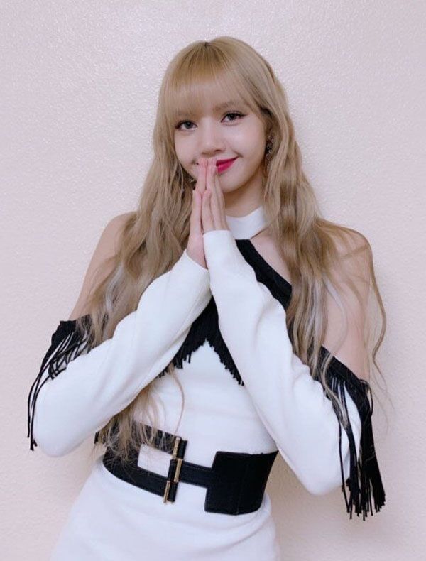 Lisa担任《青春有你2》导师 她是BLACKPINK泰国籍成员