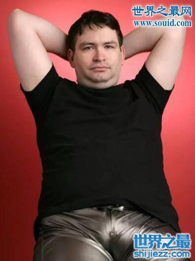 世界上拥有最大阴茎的男人，乔纳·福尔肯(长34厘米) 