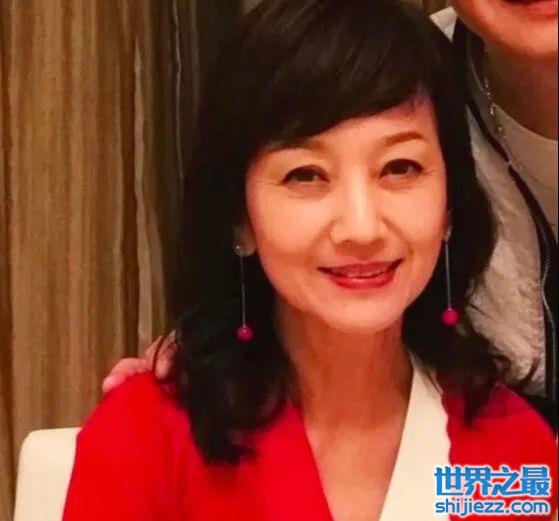 活在滤镜里的“不老女神”，生图下干瘪松弛，眼神无光，原形毕露 ... 