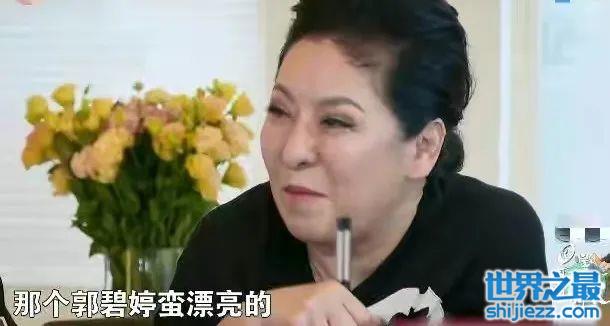 郭碧婷和向太秀场热聊，奚梦瑶却被四太当透明人，豪门媳妇差距大 ... 