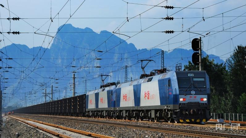 世界纪录！“中国重载第一路”  大秦铁路累计货运量突破80亿吨 