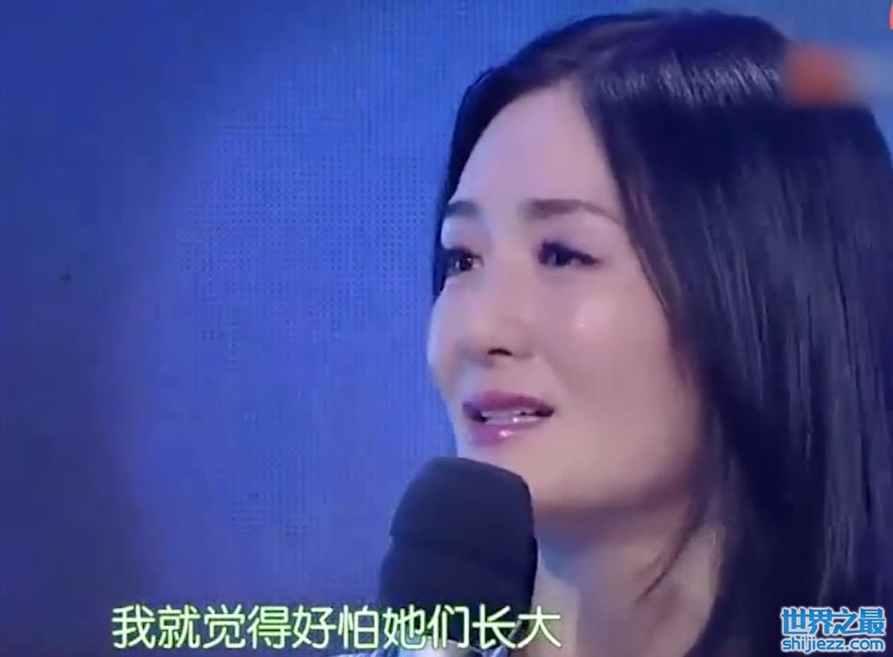 张杰谢娜双胞胎女儿罕露面，脸蛋圆润绑双马尾，身上书包达半人高 ... 