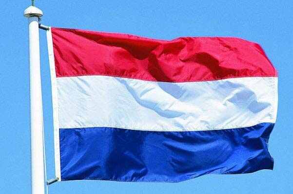 世界上国旗长得很像的国家：荷兰和卢森堡都是红白蓝三色