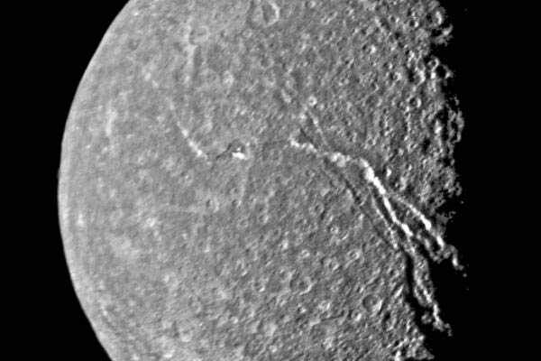 盘点太阳系中十大卫星：木卫三第一，土卫六第二